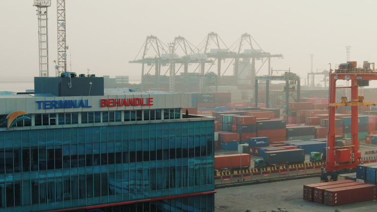 Sequence 04.00_00_50_10.Still011