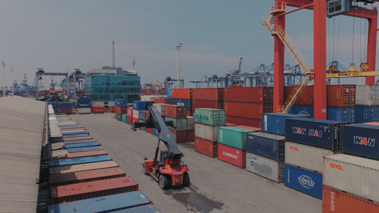 Sequence 04.00_01_27_11.Still015