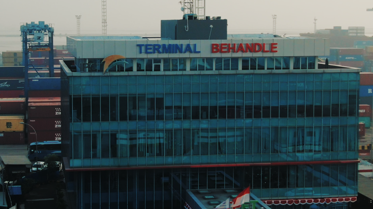 Sequence 04.00_02_21_20.Still019